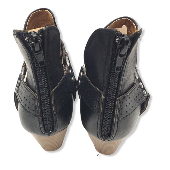 Qupid Black Pointed Toe Cut-out Ankle Booties - Picture 3 of 13